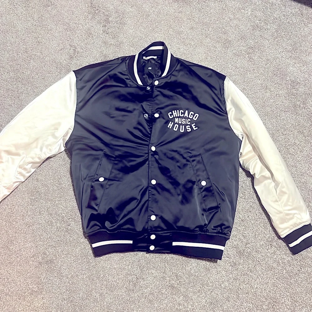 Black jacket with white sleeves light weighted and warm - Picture 1 of 6